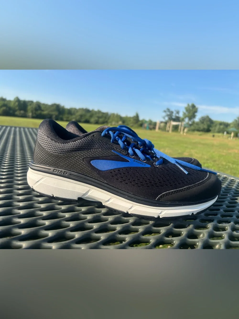 Brooks Men's Black and Blue Running Sneakers